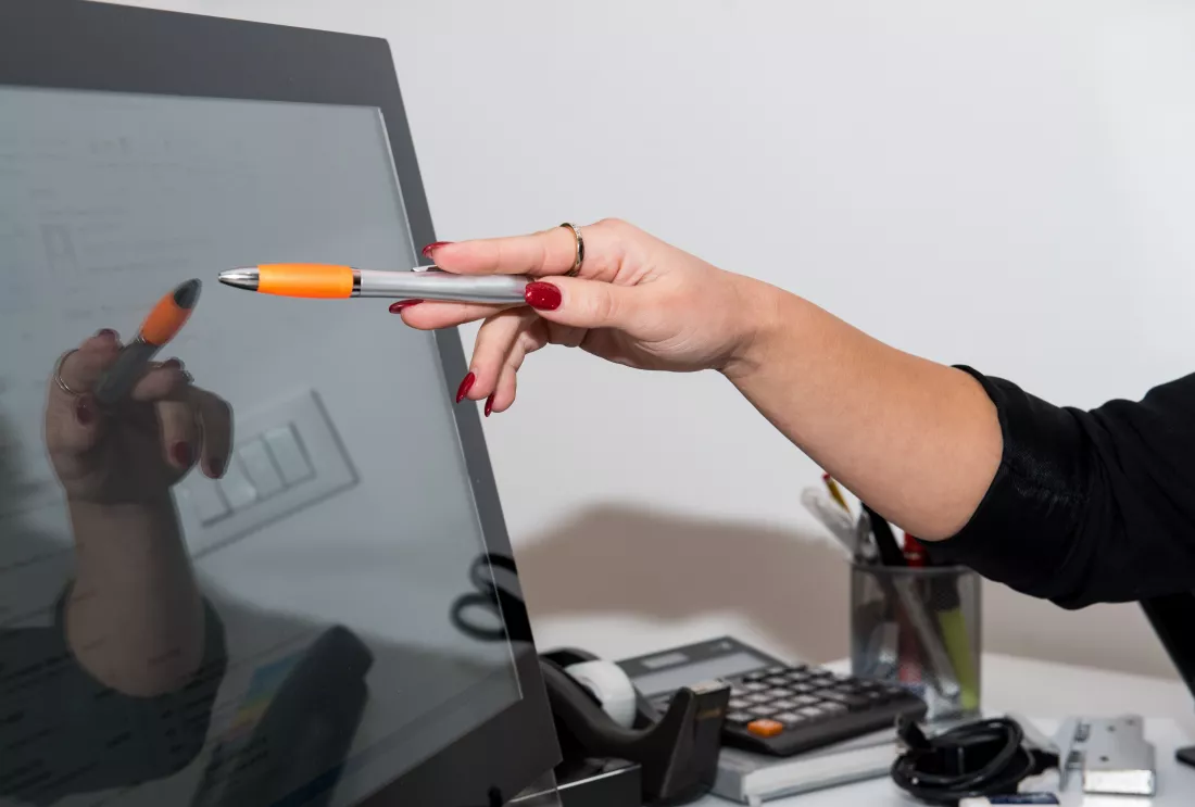 cropped-hand-pointing-computer-monitor